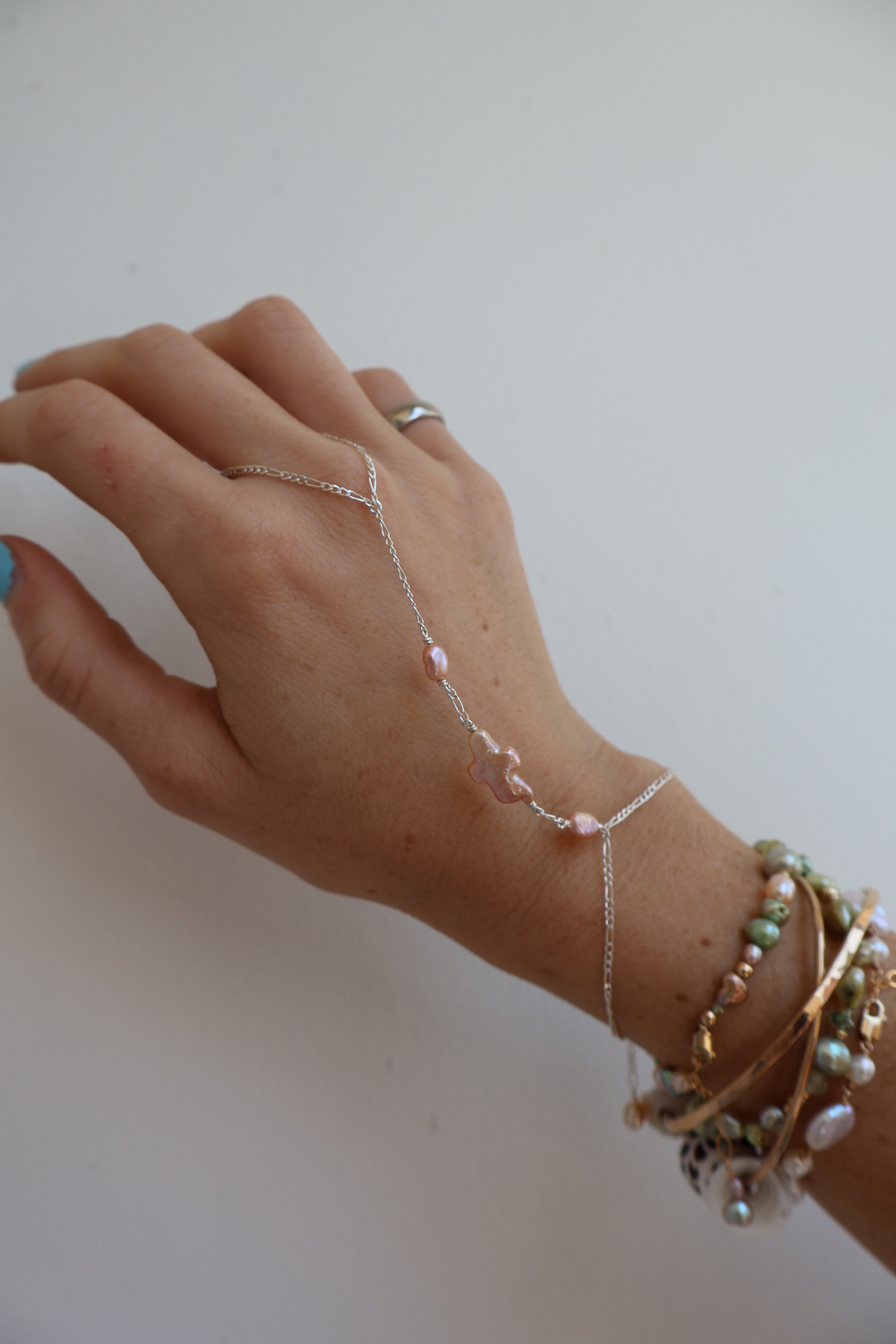 Ayla Handchain