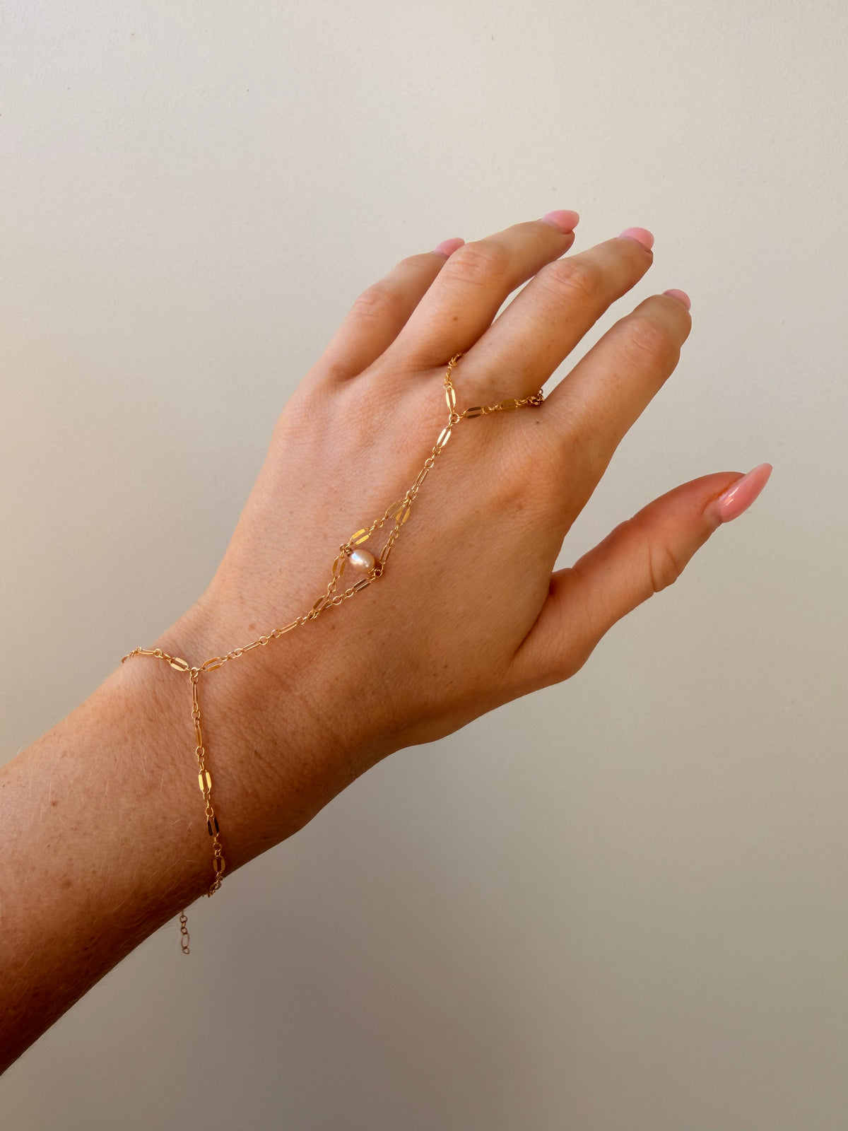 Delphine Handchain