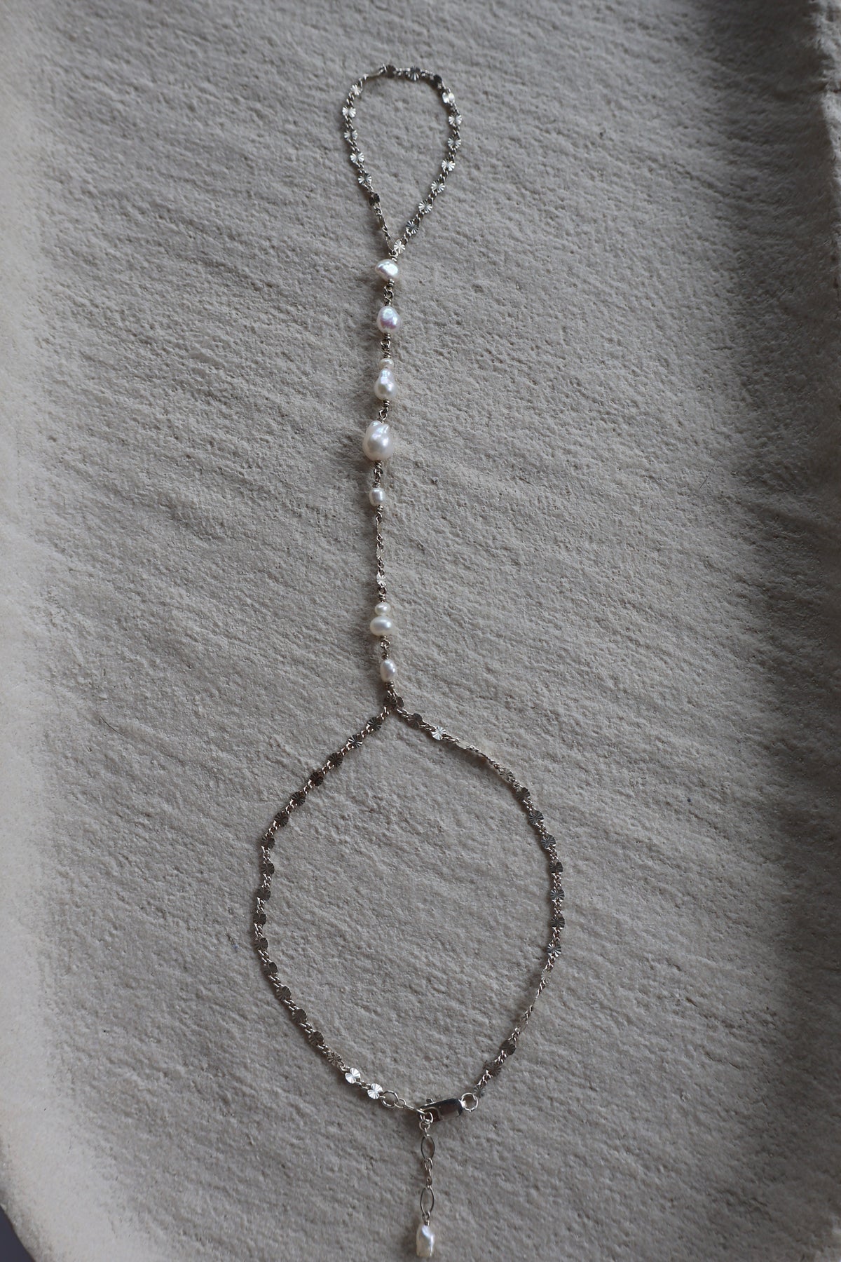 Nia Handchain