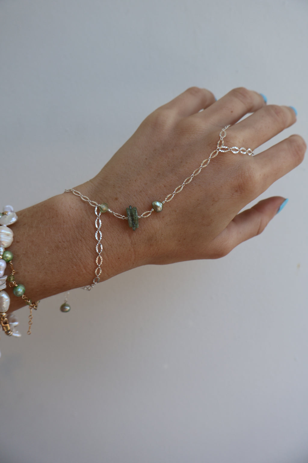 Eve Handchain