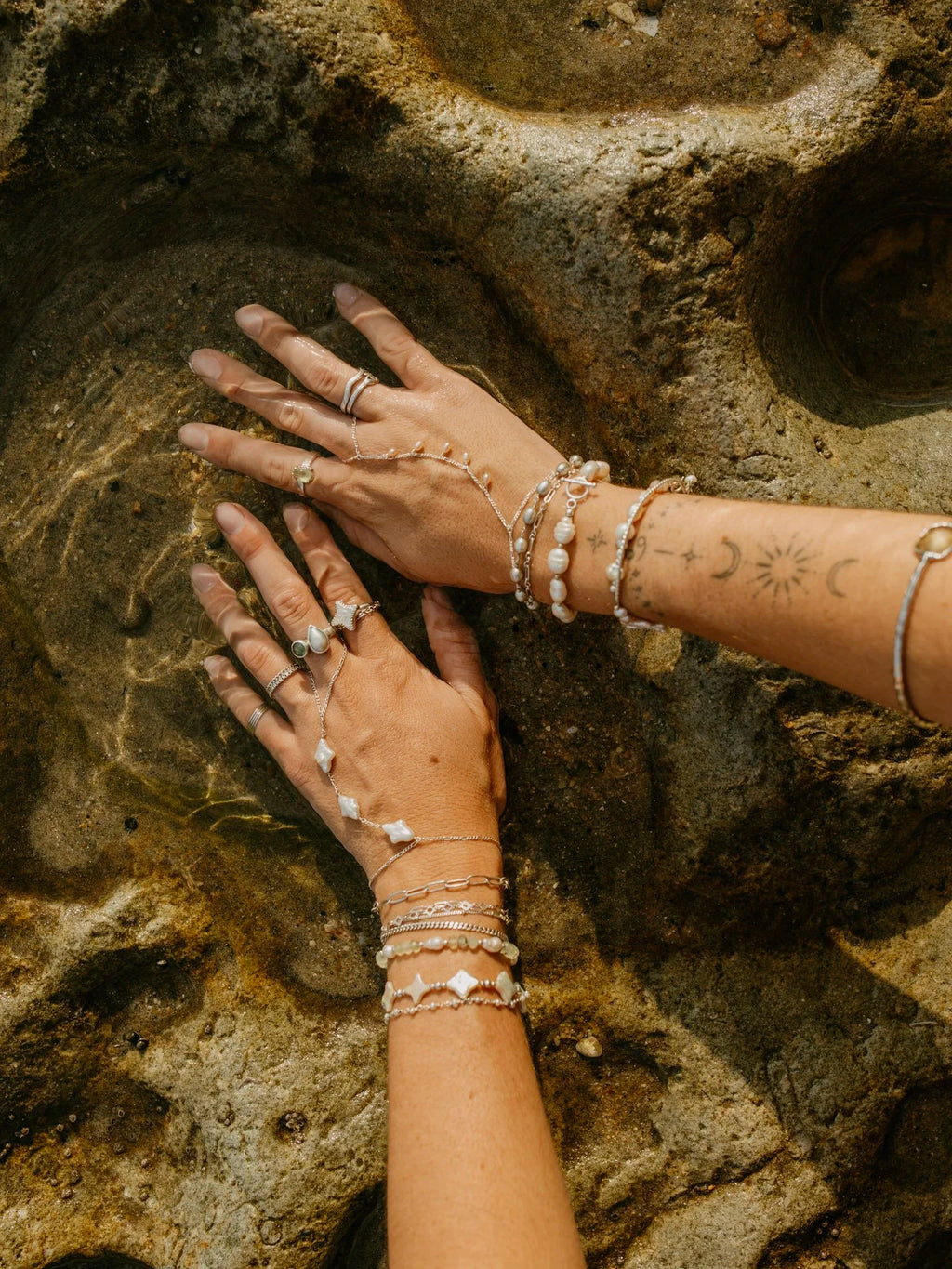 Glow Handchain