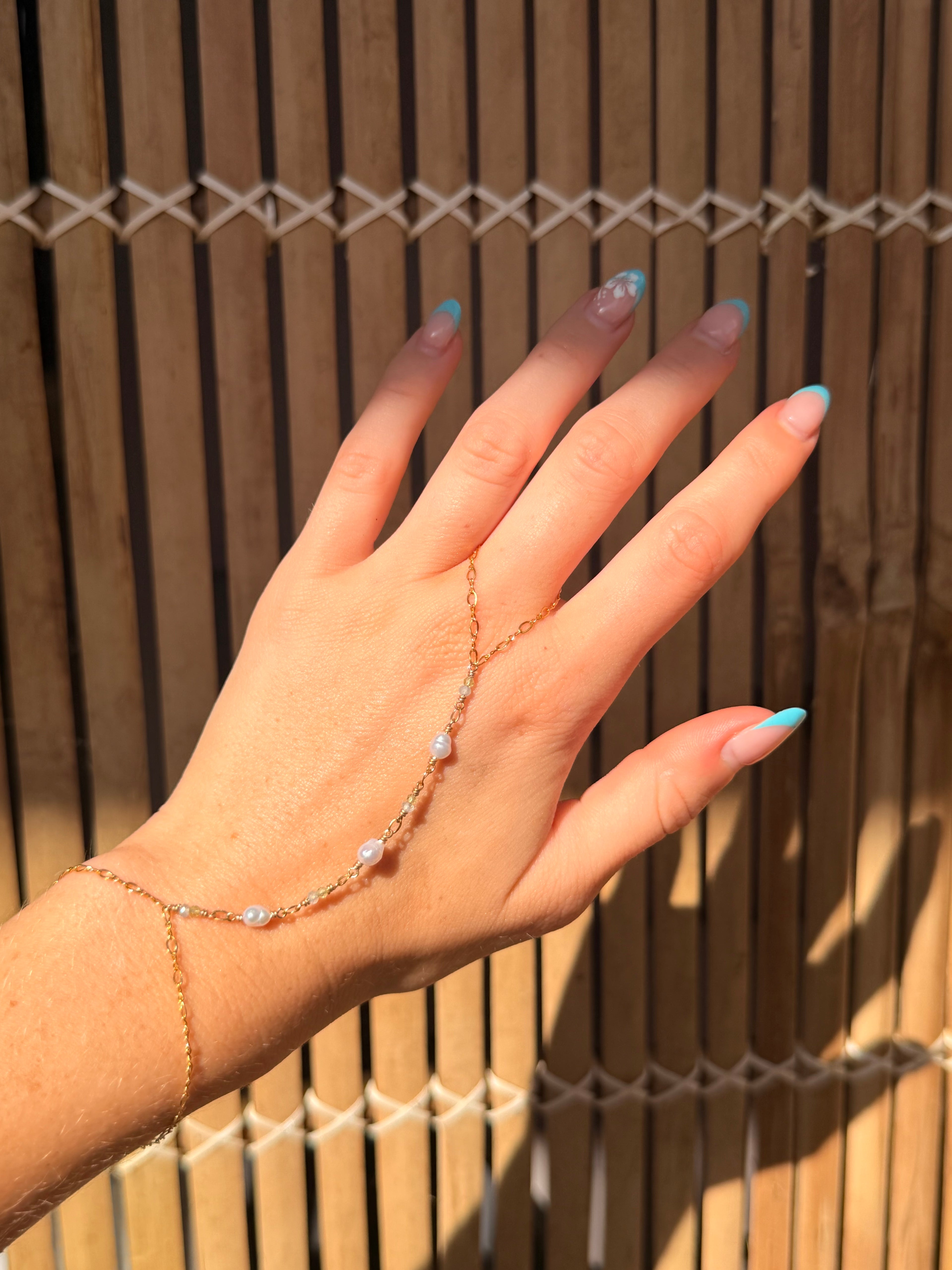Aqua Handchain