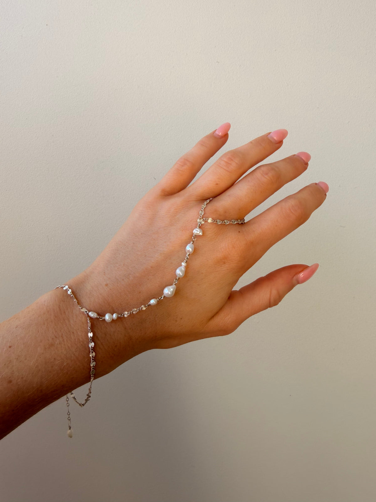 Nia Handchain
