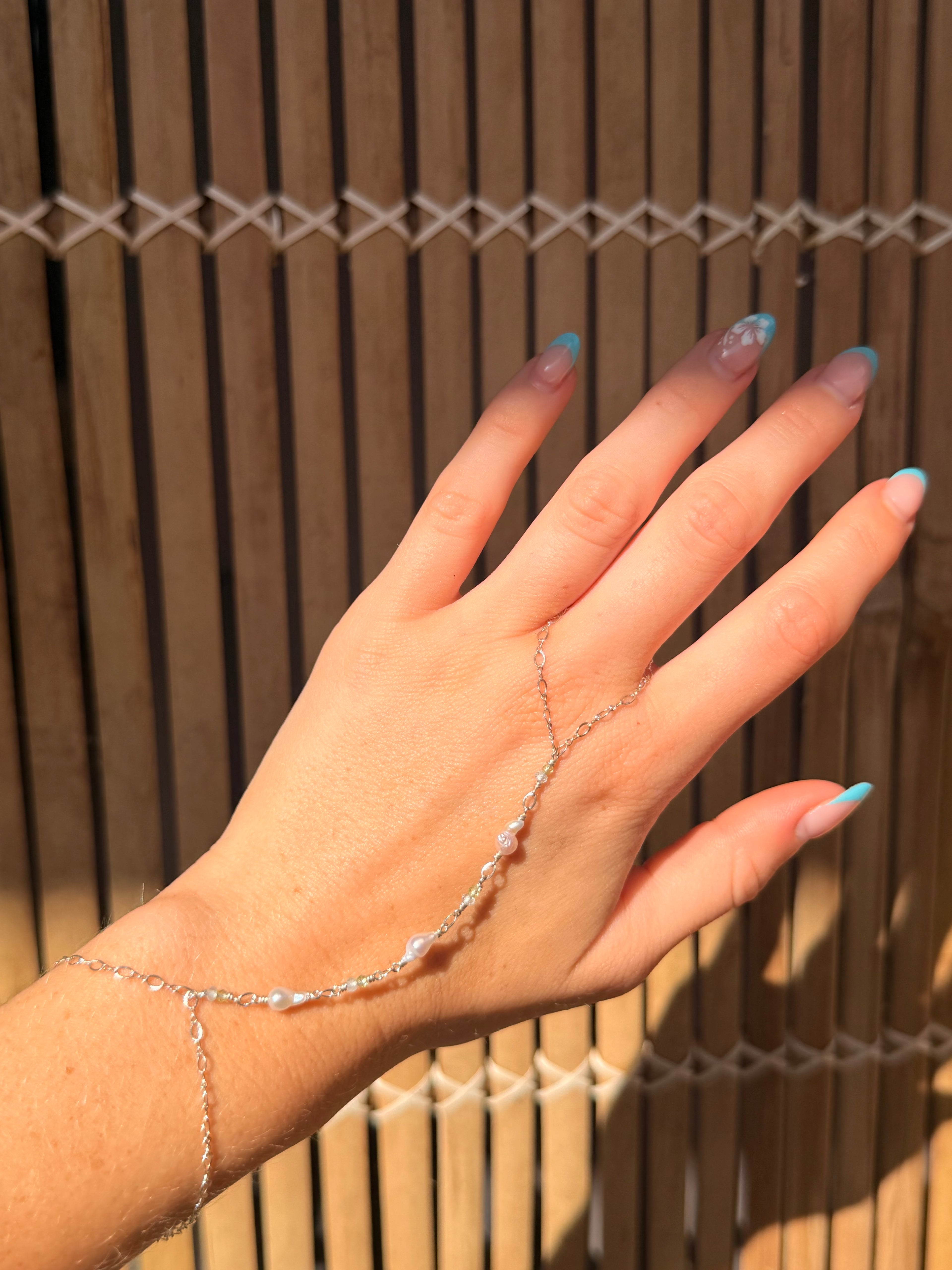 Aqua Handchain