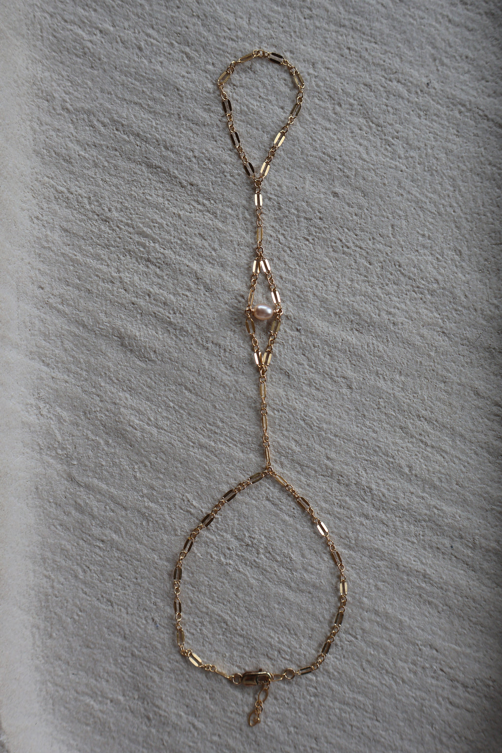 Delphine Handchain