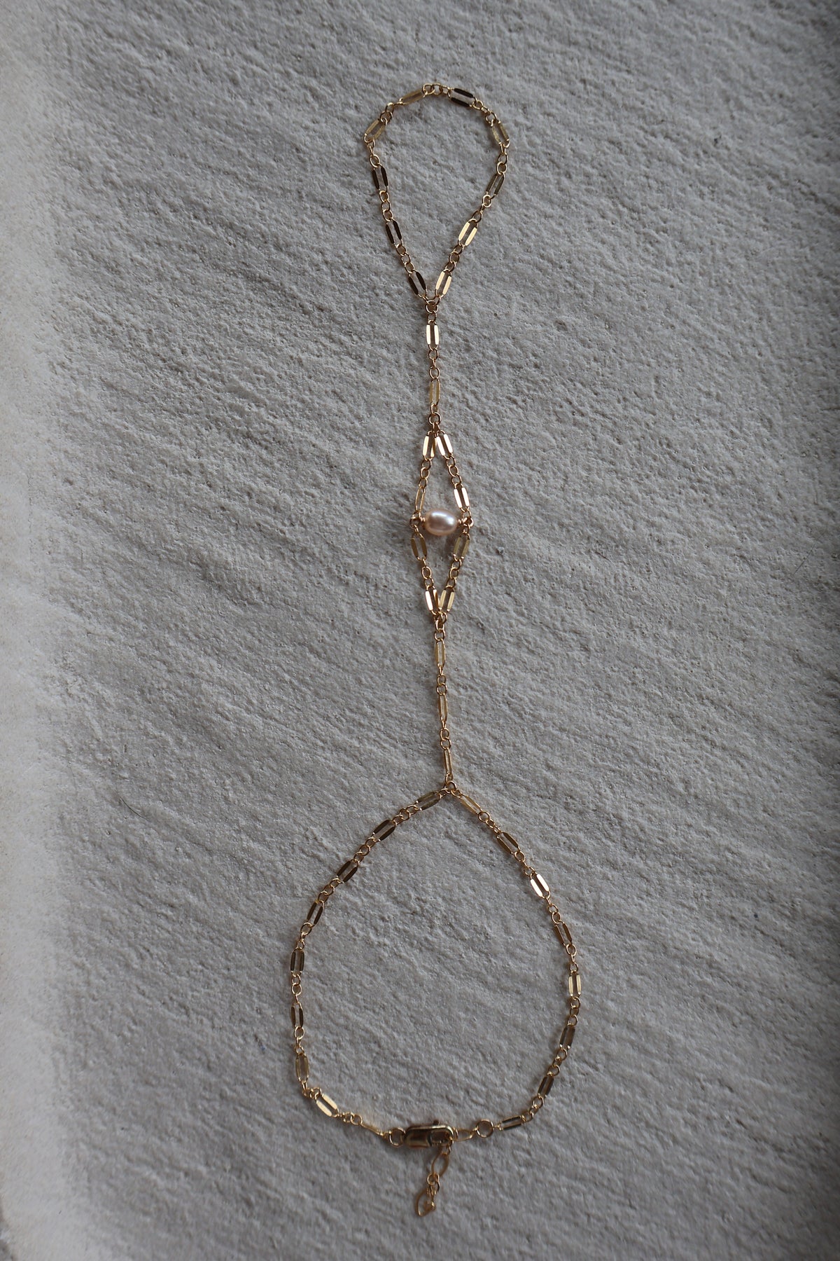 Delphine Handchain