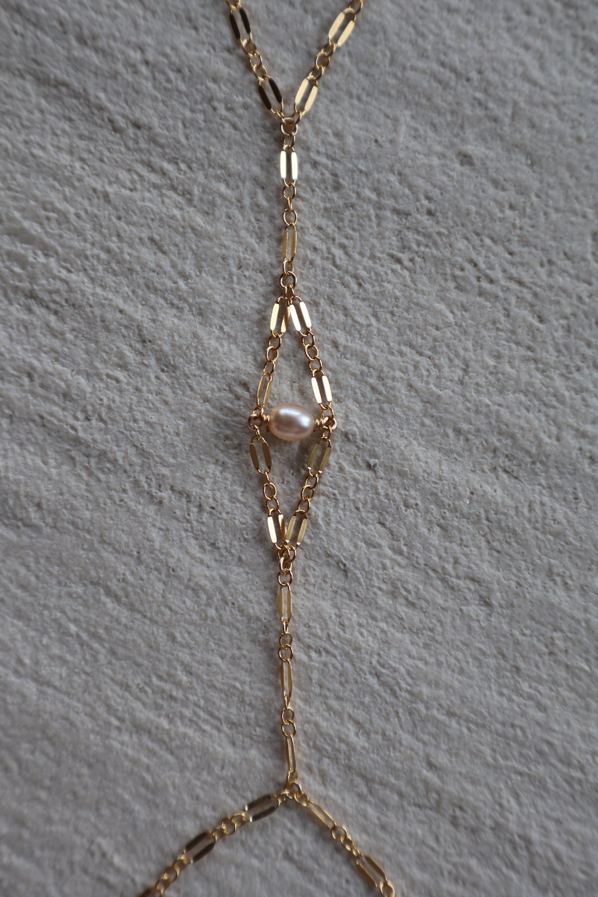 Delphine Handchain