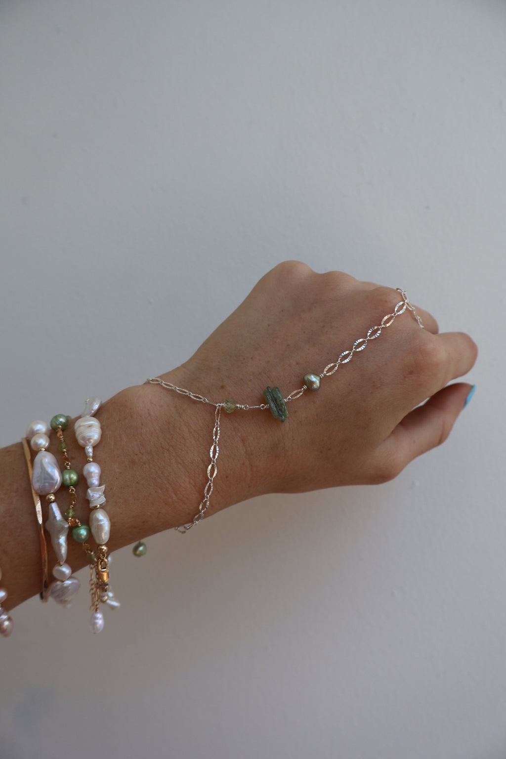 Eve Handchain