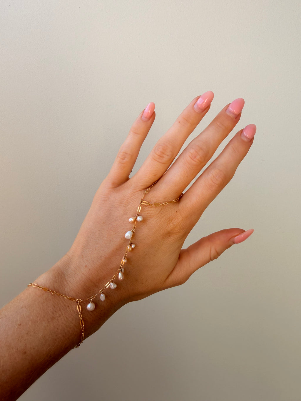 Nola Handchain